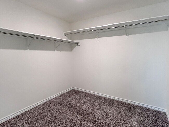 Building Photo - Open-Concept Converse Home with Loft + Covered Patio