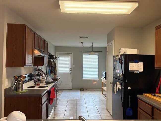 Building Photo - 1034 W South St