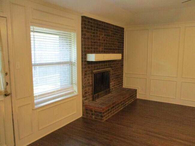 Building Photo - 912 Shell Ct