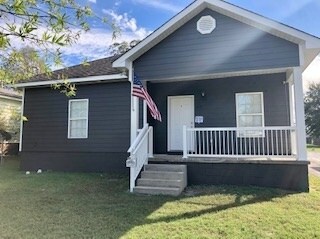 Primary Photo - 409 19th St E