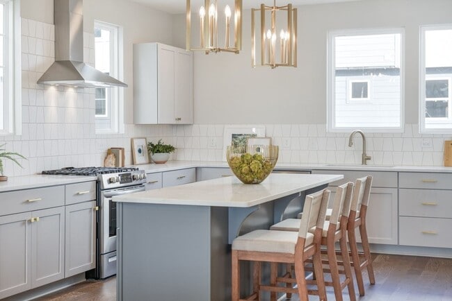 Building Photo - Beautiful Charlotte Park Townhome With Two Car Garage