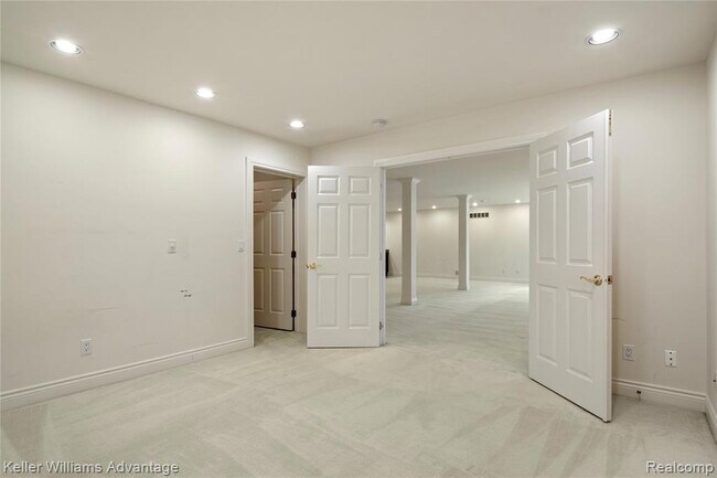 Building Photo - 47611 Manorwood Dr