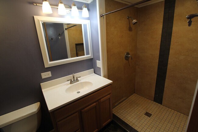 Building Photo - 10002 N Whitworth Dr