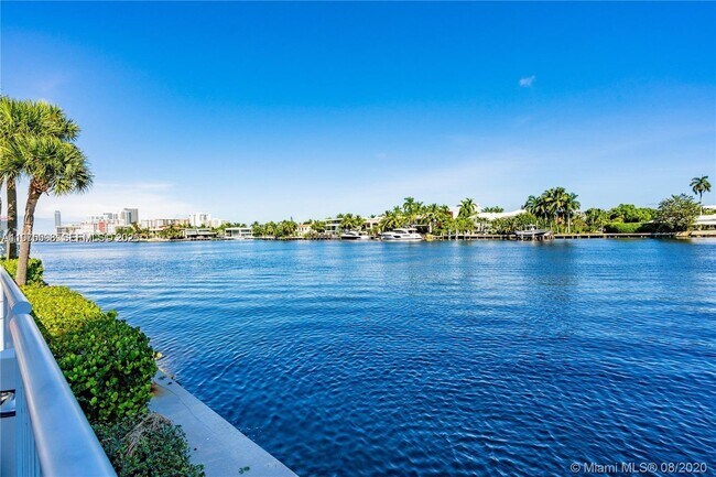 Building Photo - 20281 E Country Club Dr