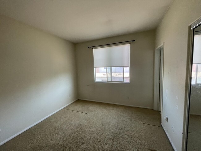 Building Photo - 300 Tesoro Gln