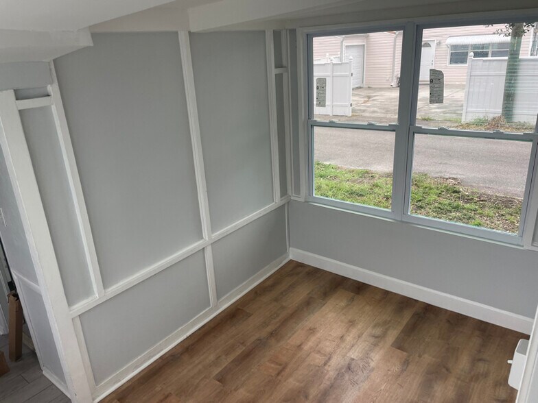 Building Photo - 917 56th Ave N