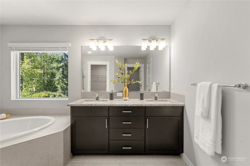 Building Photo - 3318 103rd Dr NE