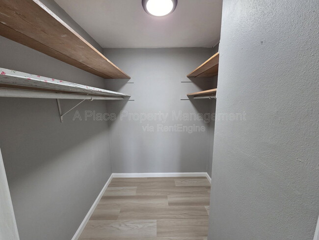Building Photo - 2727 Hampton Ave
