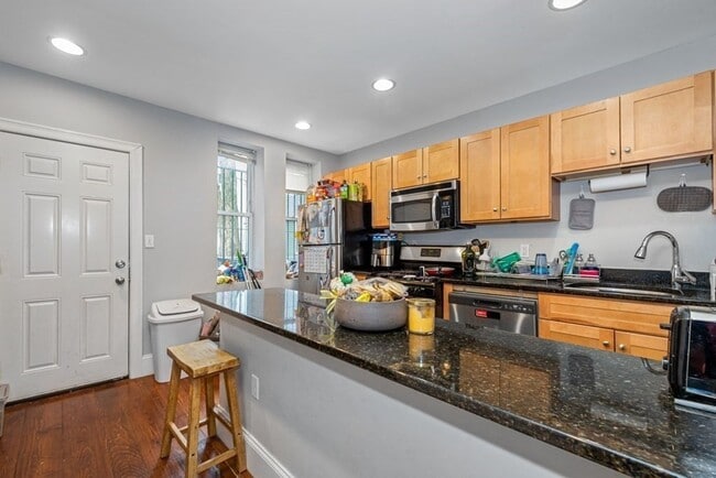 Building Photo - 4 BED 2 BATH MISSION HILL
