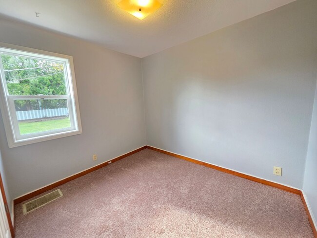 Building Photo - 3 Bed 1 Bath Single Family Home in Wiscons...