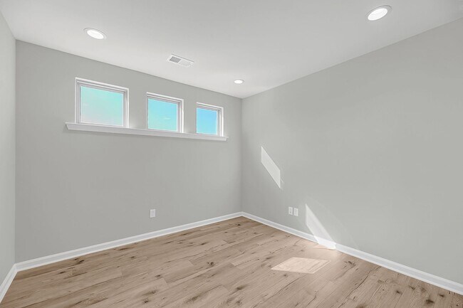 Building Photo - Stunning 4 Bed, 3.5 Bath in Oakfield of Jo...