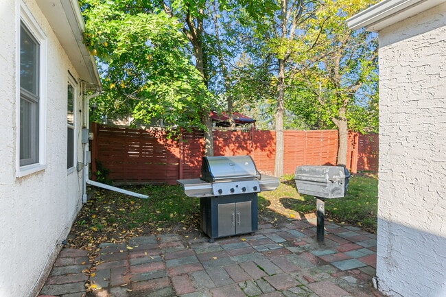 Building Photo - 2203 Conway St