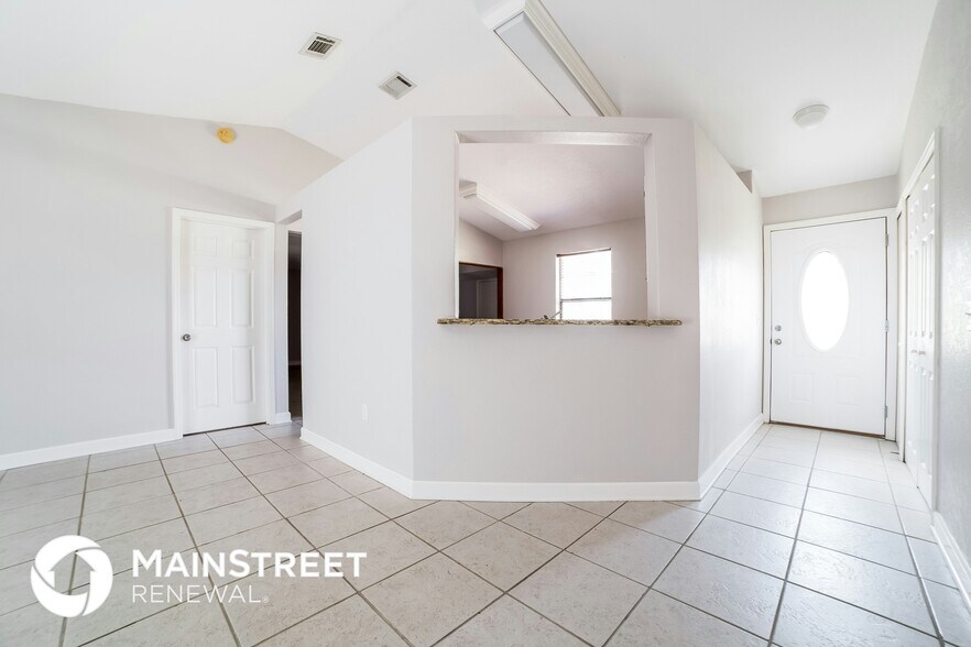 Building Photo - 631 Blackstone Ave