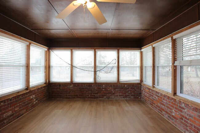 Building Photo - Newly Updated & Renovated Carmel Home!