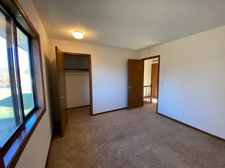 Building Photo - 1933 Hoyt Ave