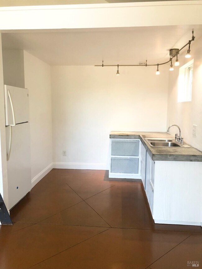 Building Photo - 334 Ridgway Ave