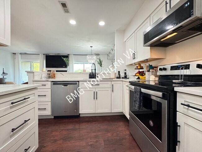 Building Photo - 8056 Pantano Pl