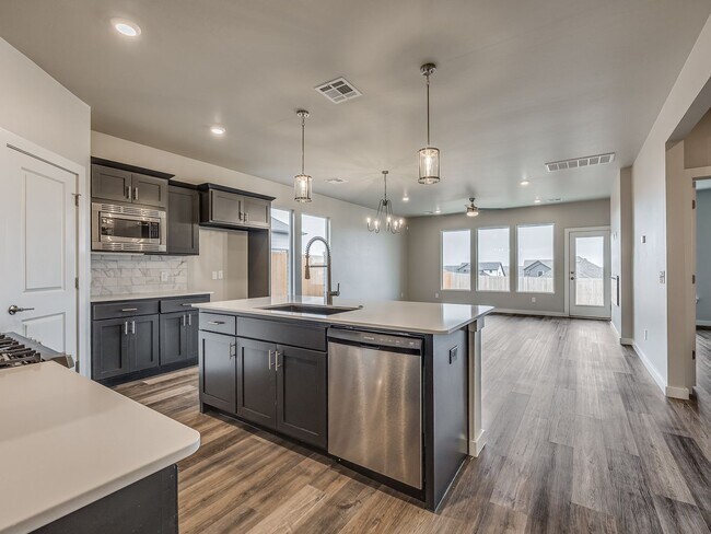 Building Photo - Beautiful home in Edmond
