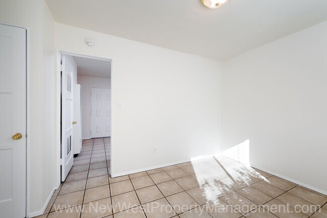 Building Photo - 553 22nd St
