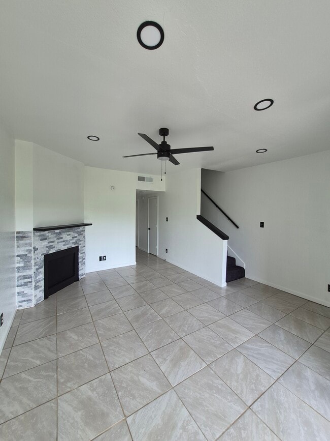 Building Photo - Golden Village Townhomes