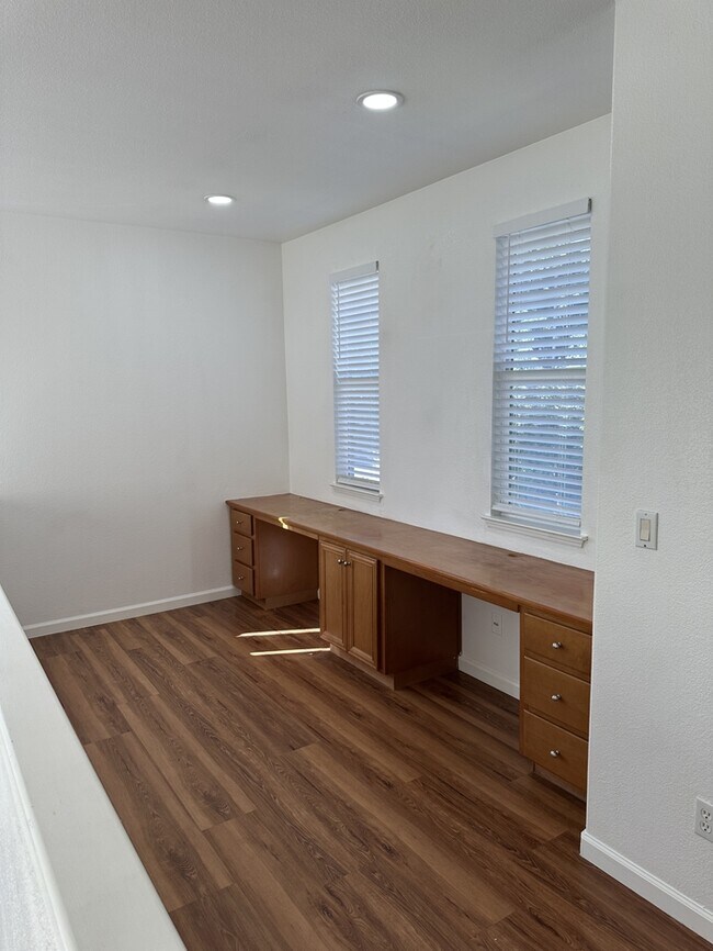 Building Photo - 91 W Recreo Ct