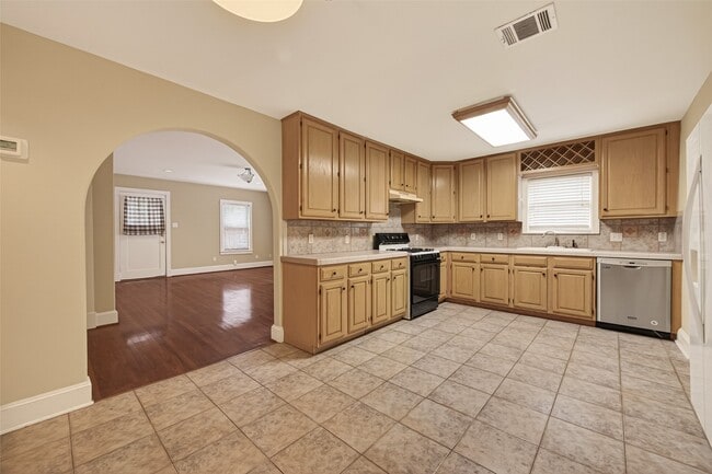 Building Photo - 1807 Crocker St