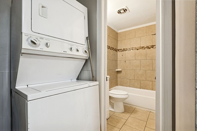 Building Photo - 9466 Phillip Ave