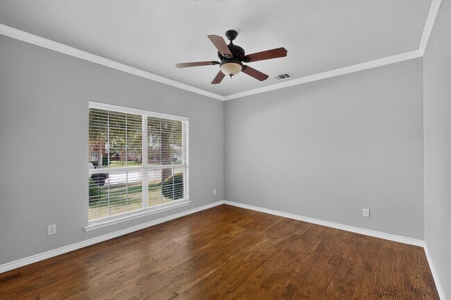 Building Photo - Spacious 4-Bedroom Home with Bonus Room and Large Backyard in Caruth Lake