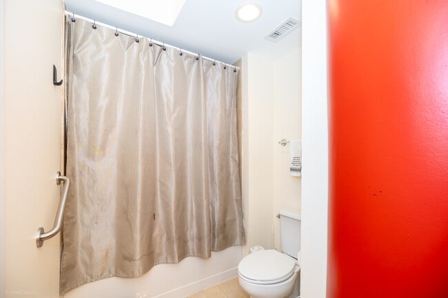 Building Photo - 165 N Canal St