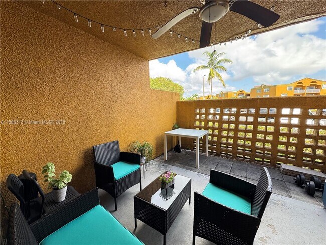 Building Photo - 9701 Fontainebleau Blvd