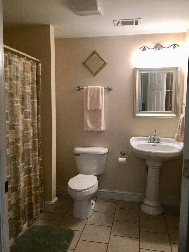 Full bath - 80 Cedar Rdg
