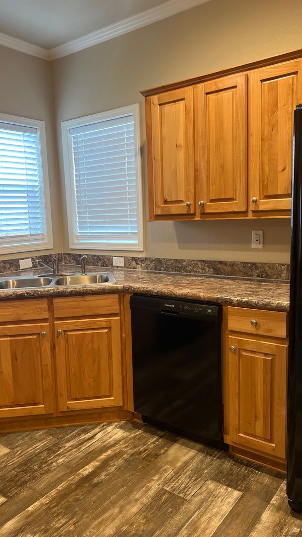 Building Photo - Newer Manufactured home  Paradise Location...