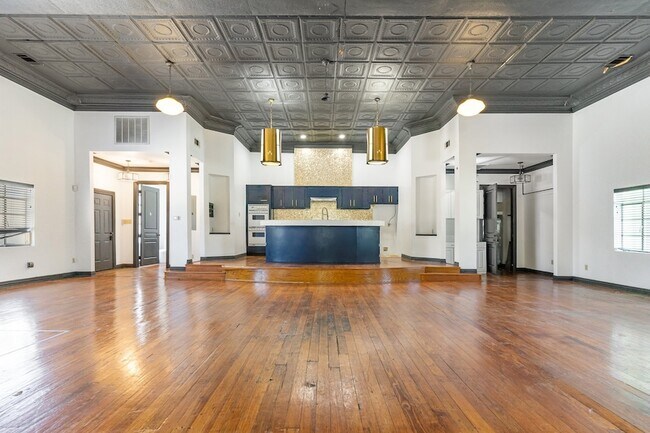 Primary Photo - 2602 Kings Rd