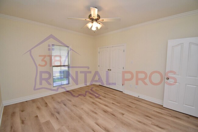 Building Photo - Updated 3 Bedroom, 2 Bath Home