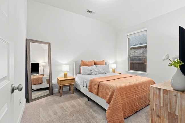 Building Photo - 1909 Sir Nathaniel Ln