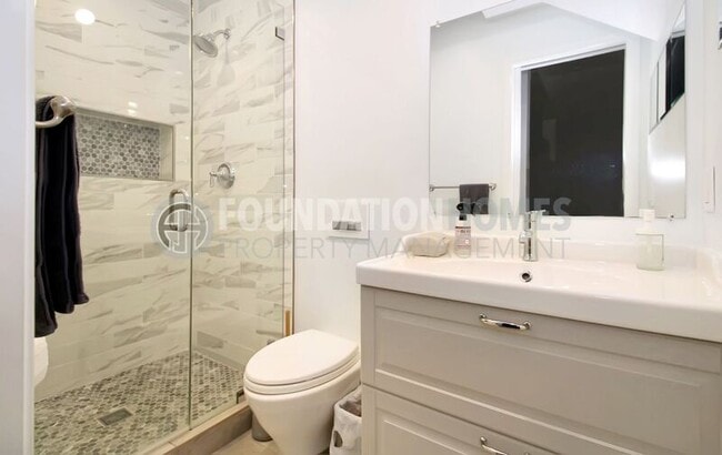 Building Photo - 122 Du Bois St