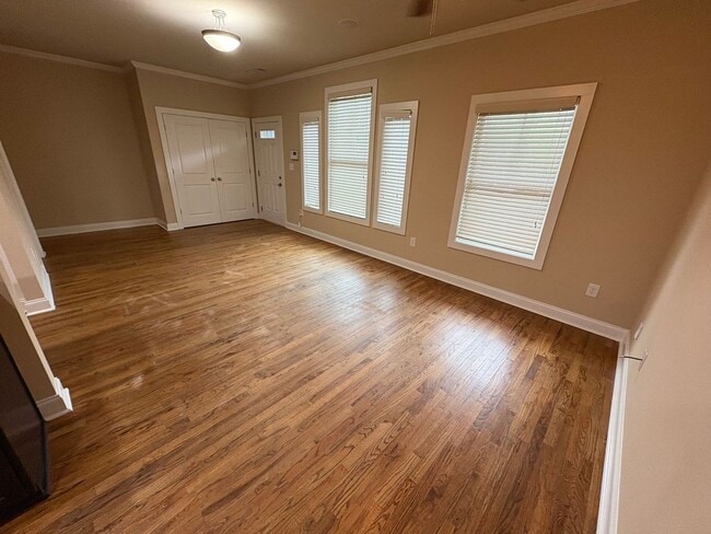 Building Photo - PRE-LEASING FOR AUGUST 6TH, 2026!