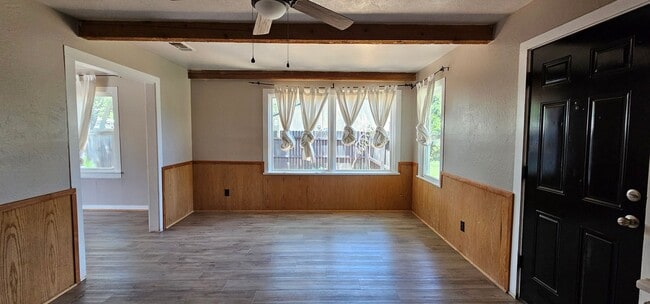Building Photo - 1404 S Avenue I