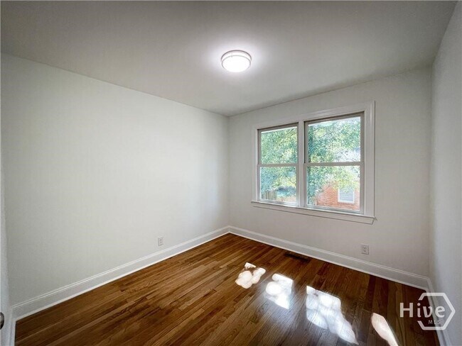 Building Photo - 1092 West Lake Dr