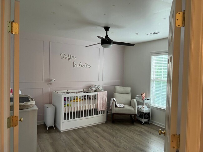 Building Photo - Updated 2-Bedroom Condo in Winston-Salem