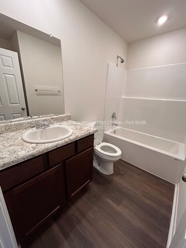 Building Photo - 10640 Cedar Wy