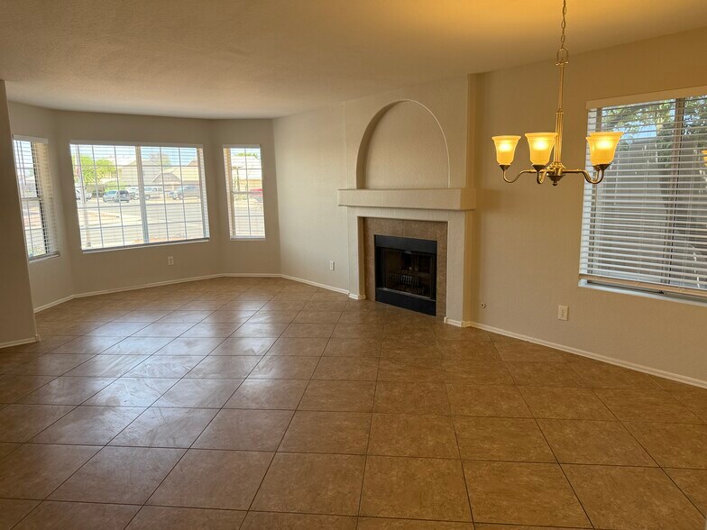 Building Photo - 8460 W Aster Dr