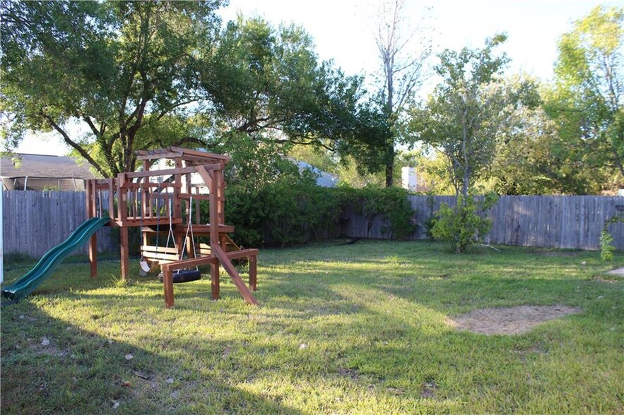 Building Photo - 1702 Goodson Ln