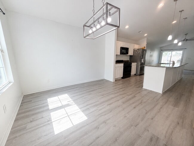 Building Photo - 40 Blackberry Cir