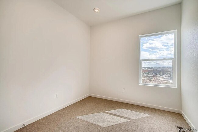Building Photo - 6770 Raritan Dr