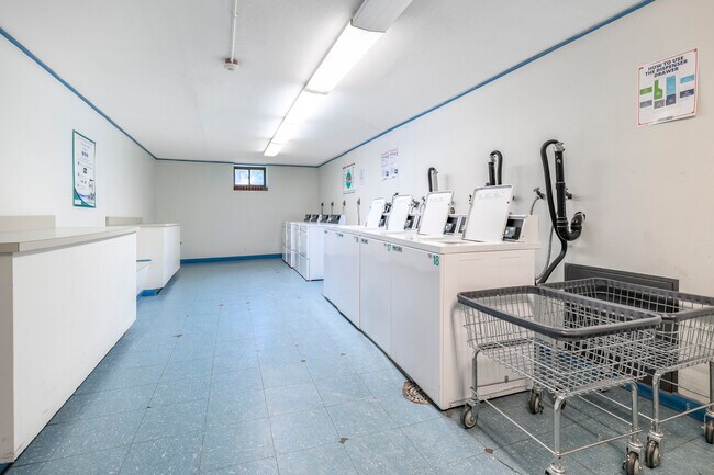 Building Photo - 185 Melba St