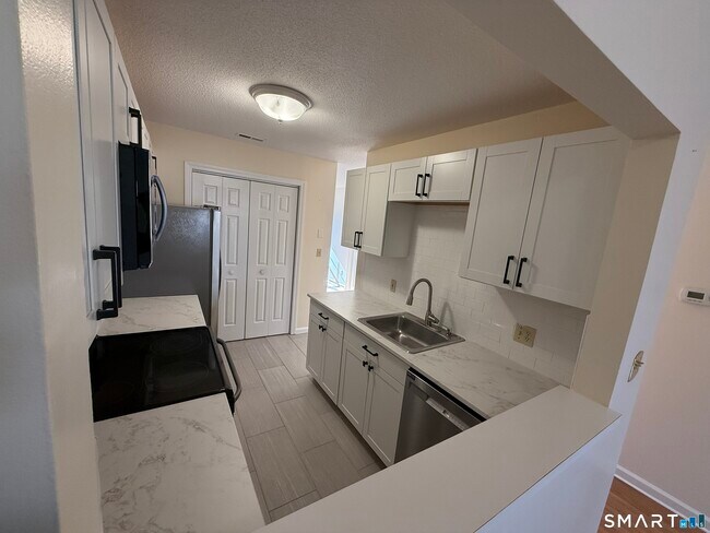 Building Photo - 504 Water Course Row