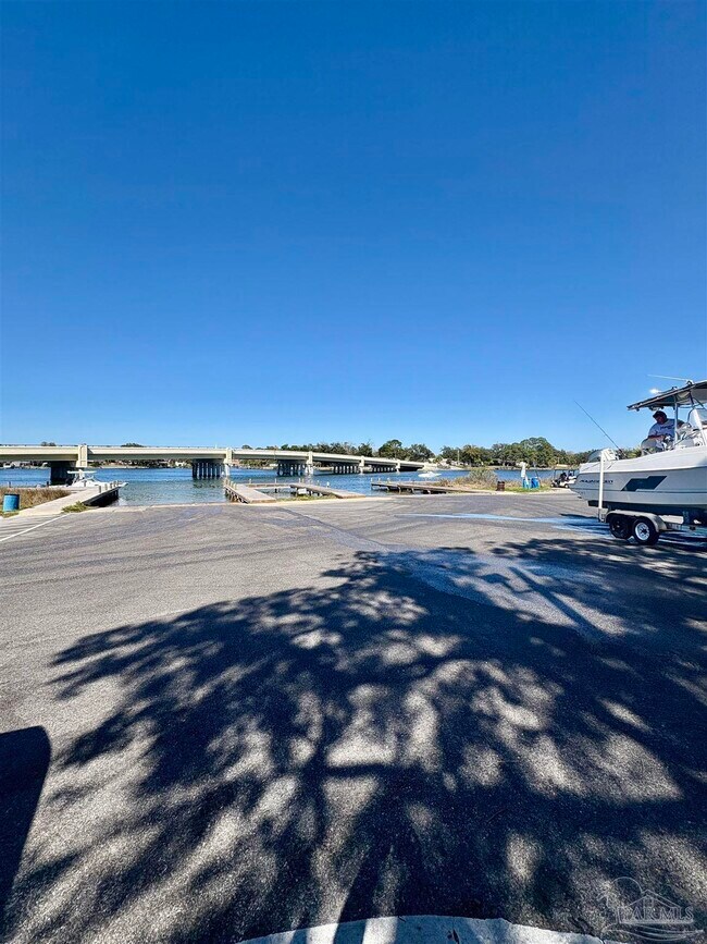 Building Photo - 326 W Sunset Ave