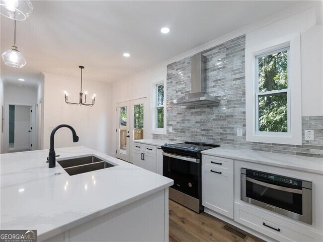 Building Photo - 2438 Shadburn Ferry Dr