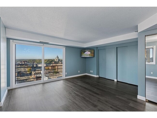 Building Photo - 66 9th St E